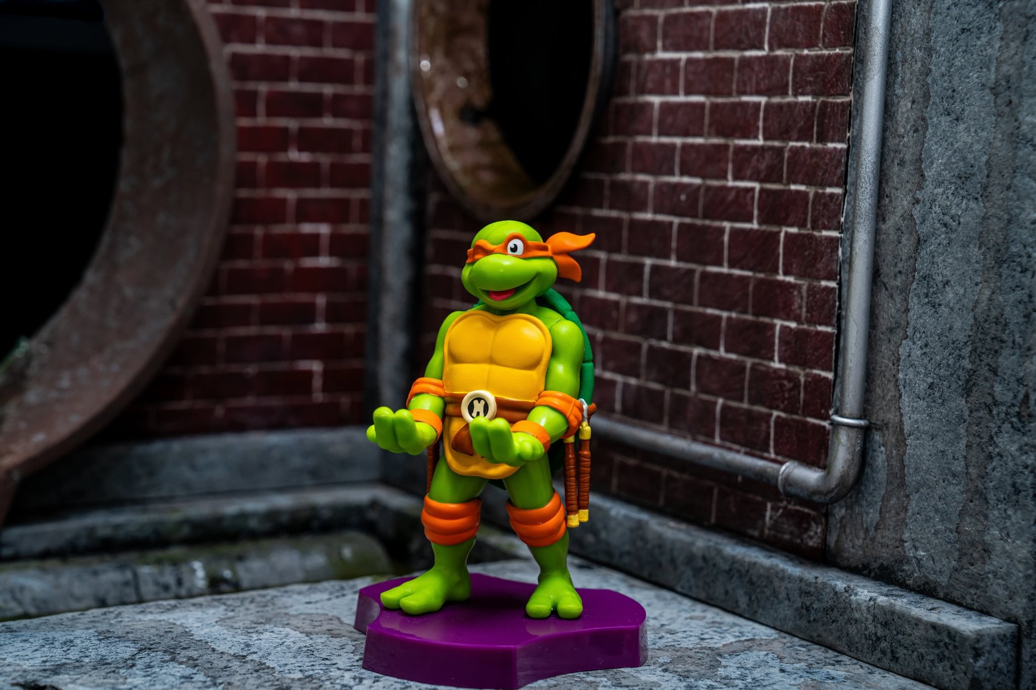 TEENAGE MUTANT NINJA TURTLE - HOLDEM - CHARGING HOLDER - MICHELANGELO 11CM - Immagine 2