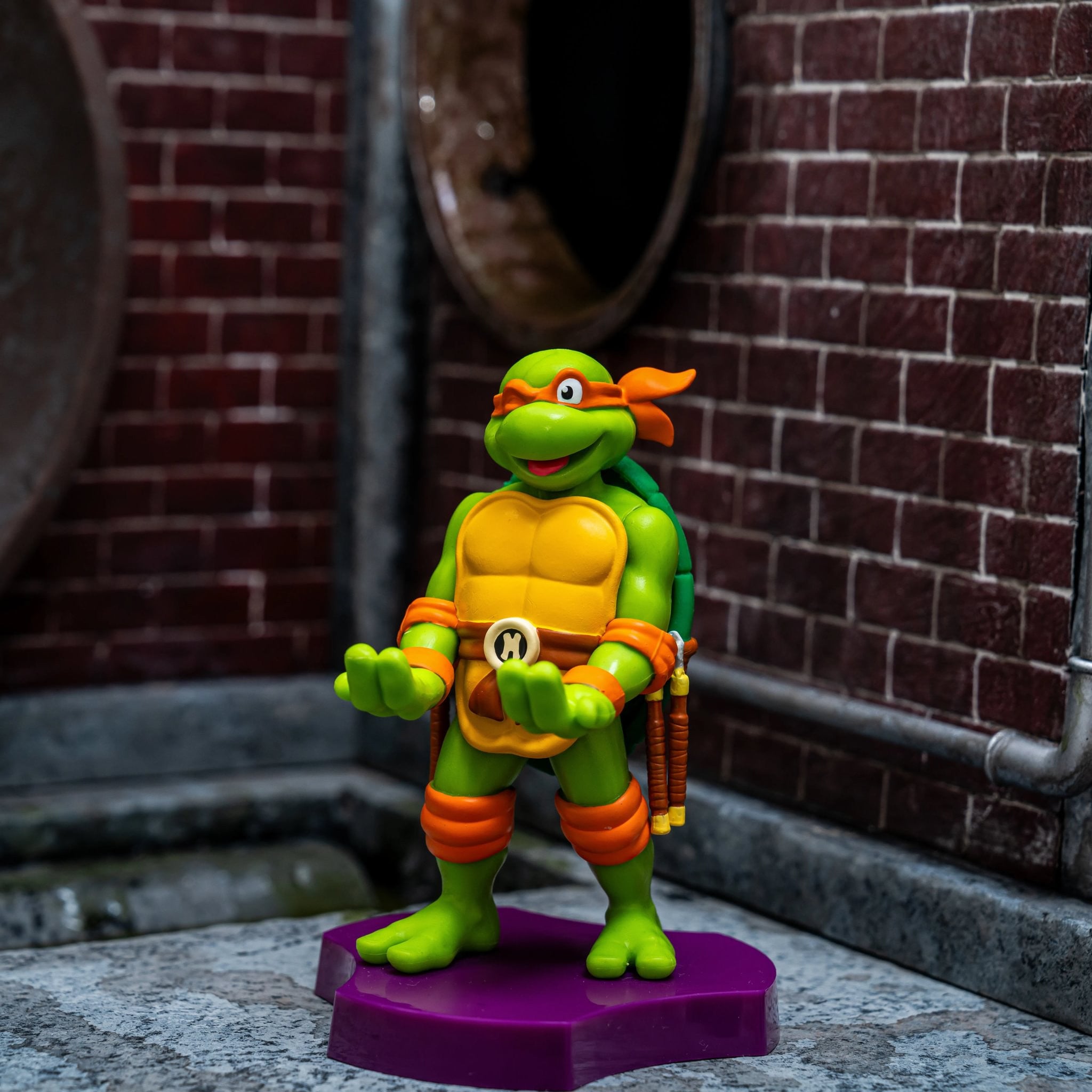 TEENAGE MUTANT NINJA TURTLE - HOLDEM - CHARGING HOLDER - MICHELANGELO 11CM