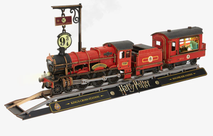 HARRY POTTER - MAGIC COLLECTIBLES - HOGWARTS EXPRESS - WOODEN SCENE
