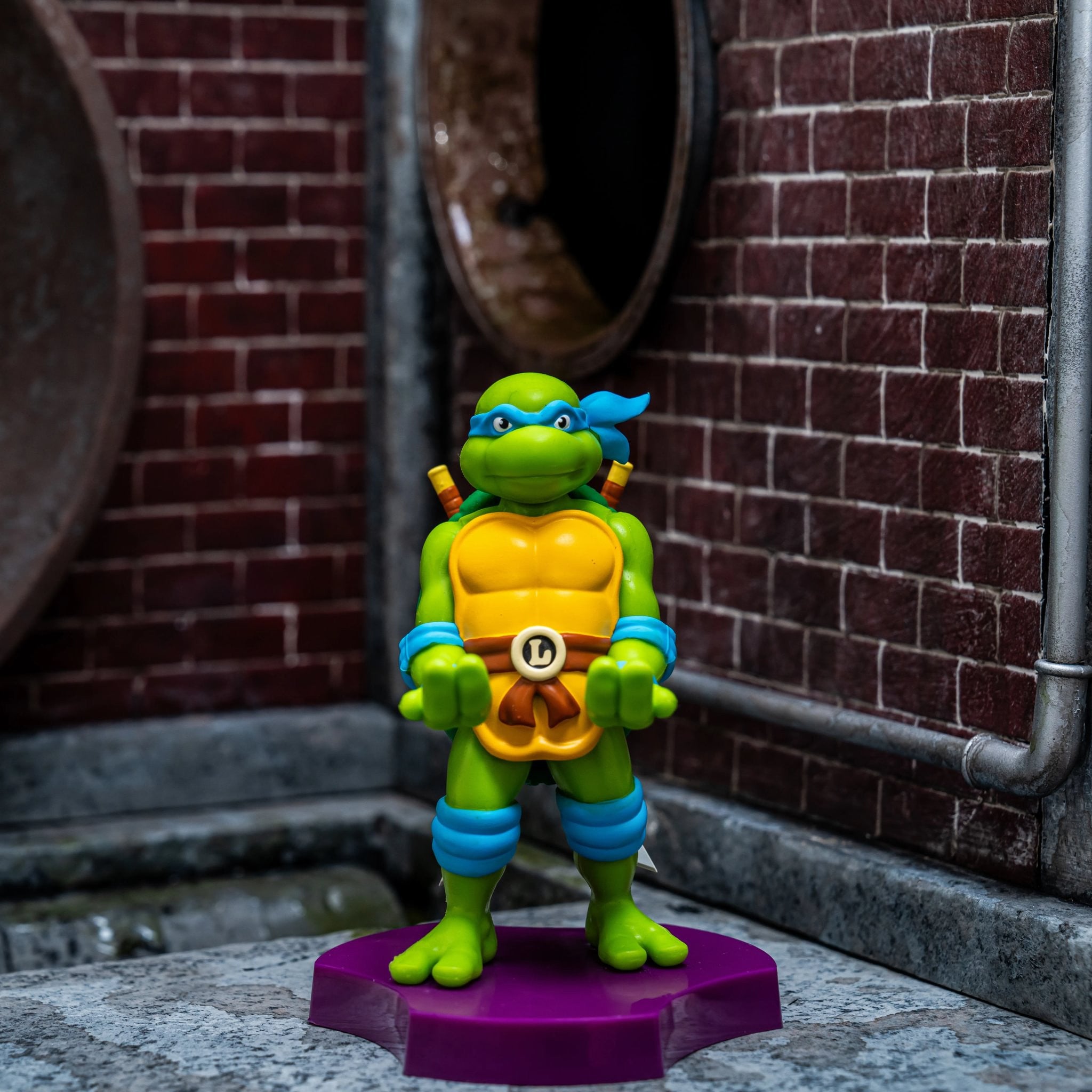 TEENAGE MUTANT NINJA TURTLE - HOLDEM - CHARGING HOLDER - LEONARDO 11CM